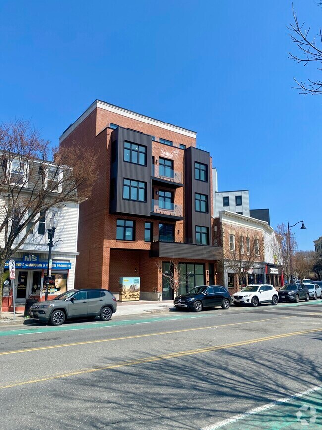 Building Photo - 379 Somerville Ave