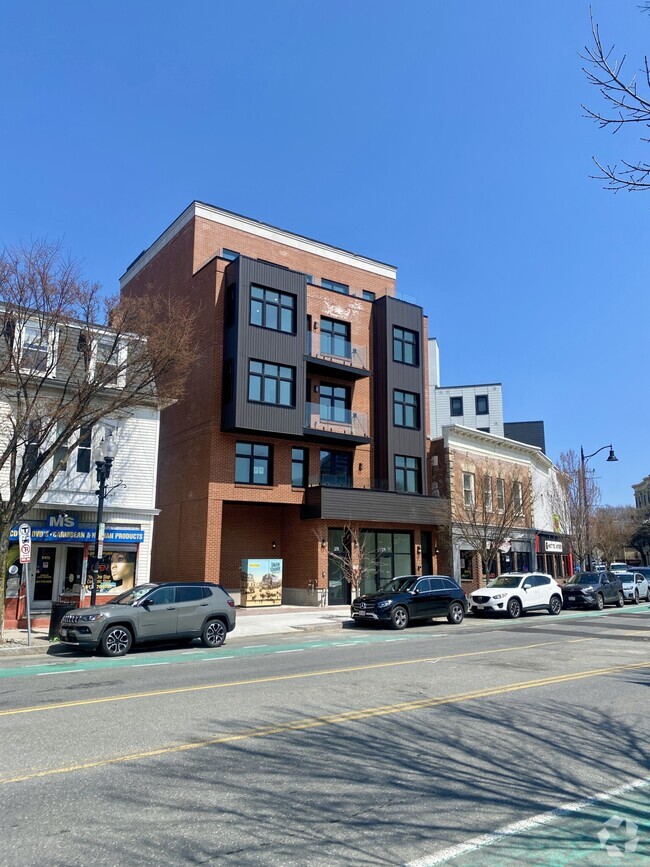 Building Photo - 379 Somerville Ave
