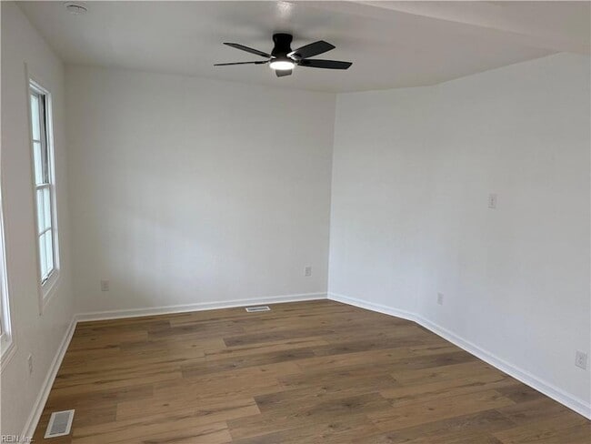 Building Photo - 1440 Lasalle Ave