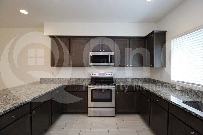 Foto del edificio - 240 W Juniper Ave