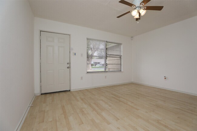 Building Photo - 5418 Myrtlewood St