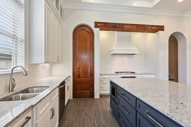 Foto del edificio - Luxury Townhome in Preserve at Harveston! ...