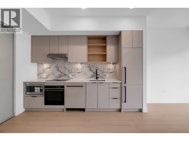 Photo du bâtiment - 422 E 3rd St