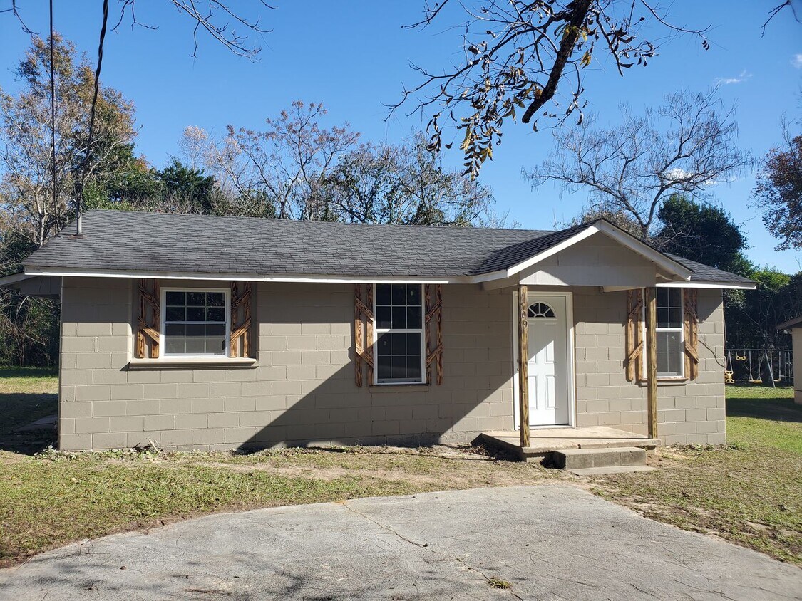 109 Circle Dr, East Dublin, GA 31027 House Rental in East Dublin, GA