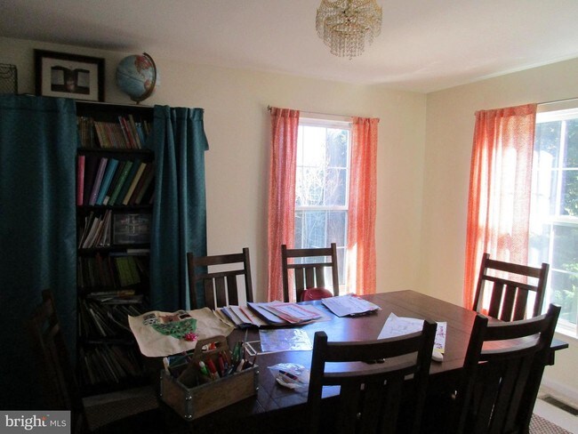 Foto del edificio - 2032 Knotty Pine Dr