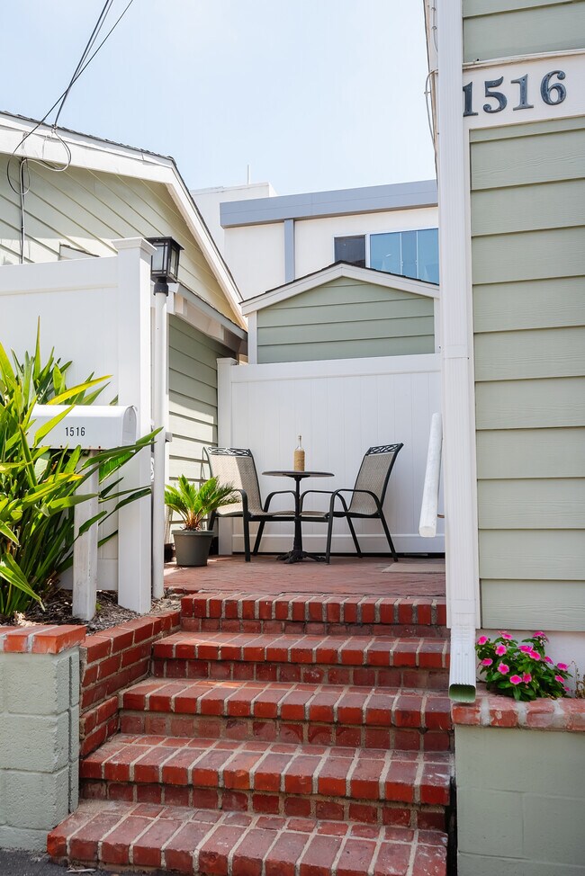 Patio. - 1516 Crest Dr