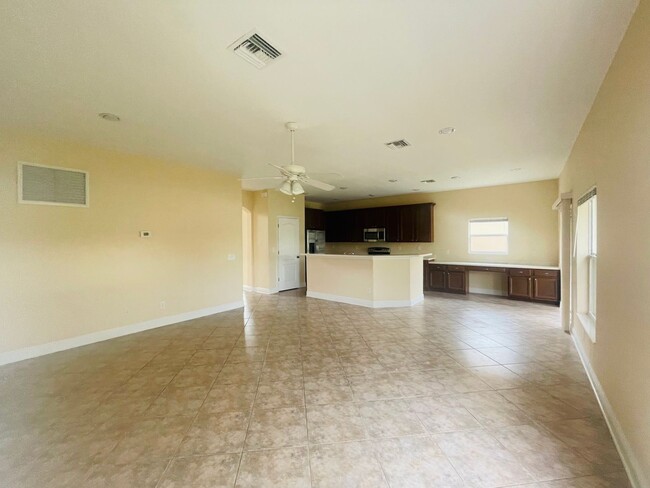 Building Photo - 4 br, 2.5 bath House - 2803 Suncoast Lakes...