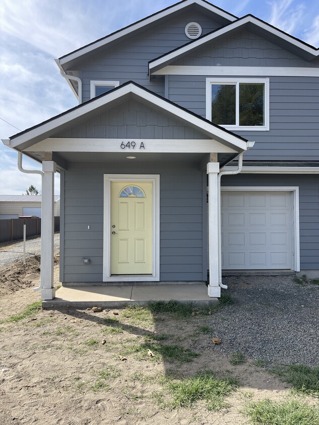 649 NE 7th St, Hermiston, OR 97838 Townhome Rentals in Hermiston OR