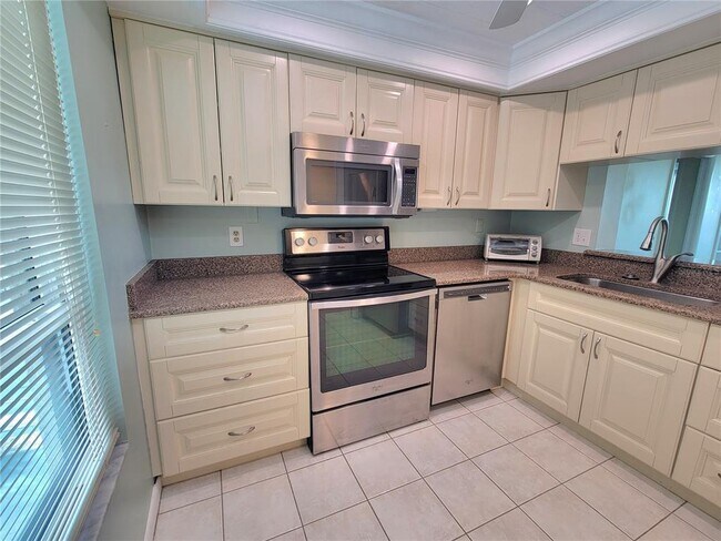 Foto del edificio - 2615 Cove Cay Dr