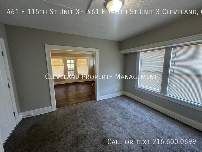 Foto del edificio - Renovated Cleveland Quadplex
