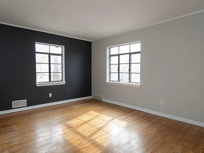 Building Photo - Not Available