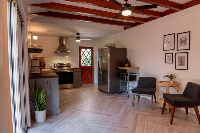 Building Photo - 901 White Ave S E