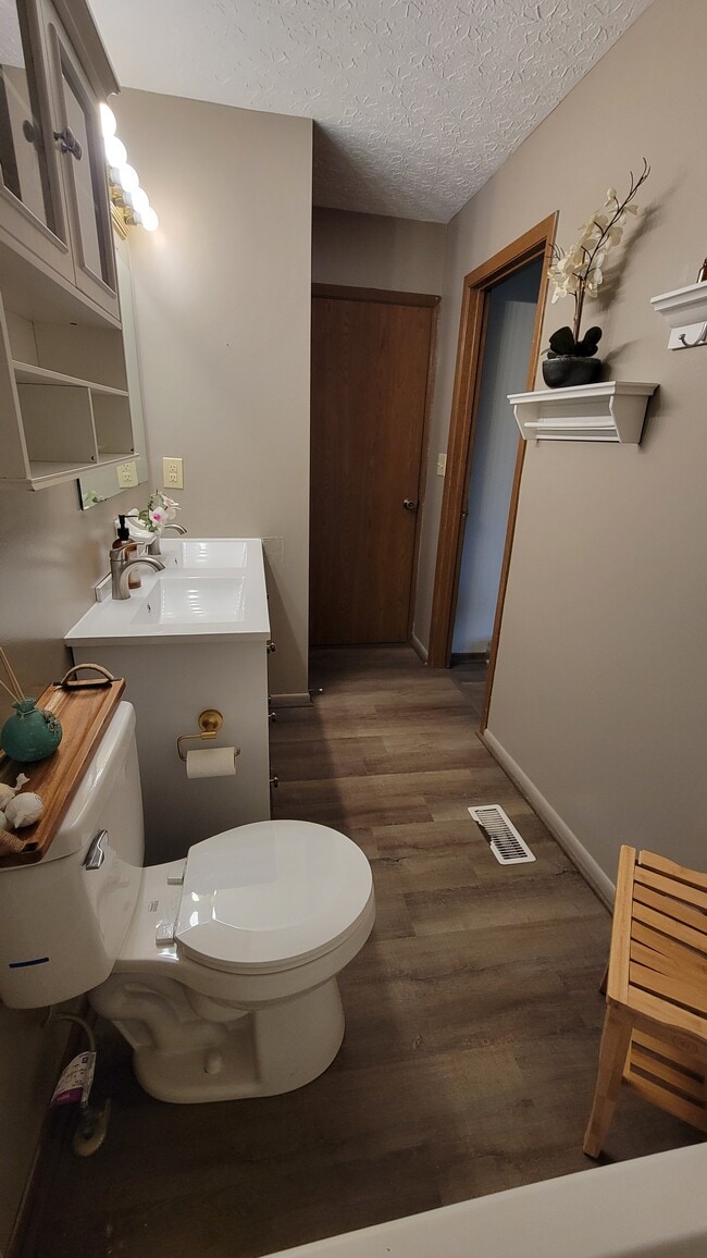 Building Photo - 2432 Sawbury Blvd