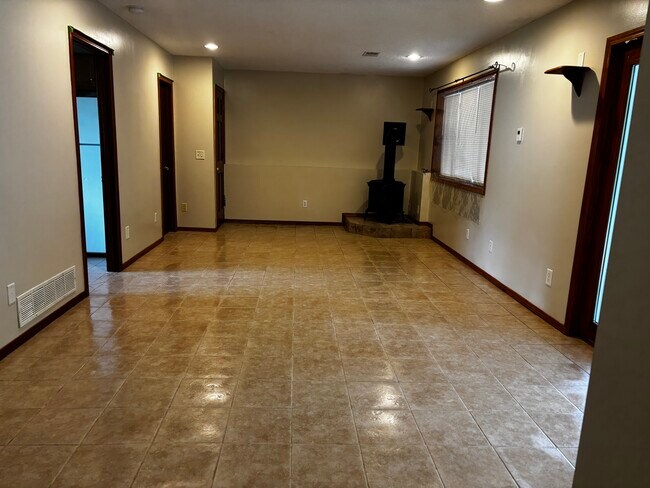 Foto del edificio - 11331 W River Rd