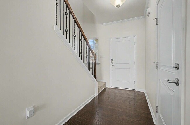 Foto del edificio - Spacious 4-Bedroom Home w/ Loft