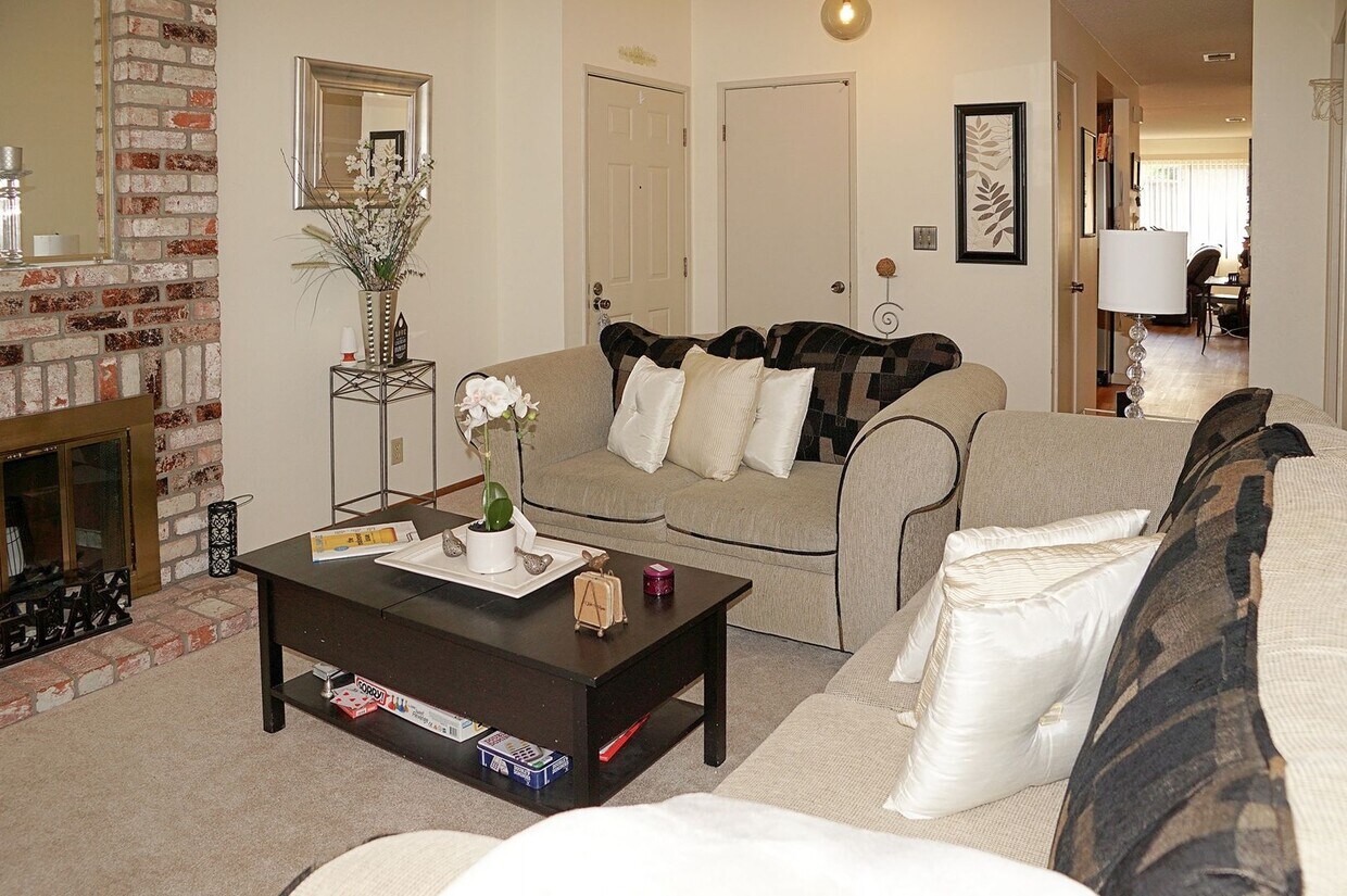 Foto principal - $3,390 GORGEOUS 3 BR ARDENWOOD HOME FOR RENT