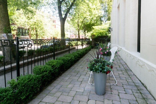 Foto del edificio - 925 W Carmen Ave