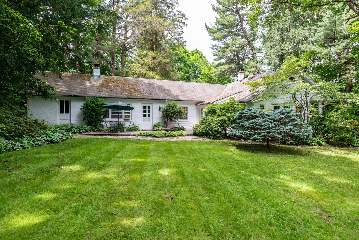 16 Horse Hollow Rd, Locust Valley, NY 11560 House Rental in Locust