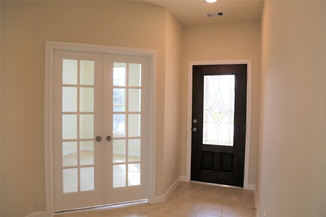 Foto del edificio - 8139 Fairfield Mnr Wy