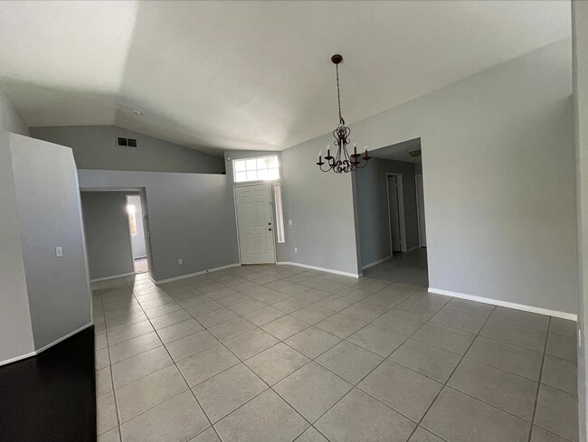 Building Photo - 44295 Las Vistas Dr