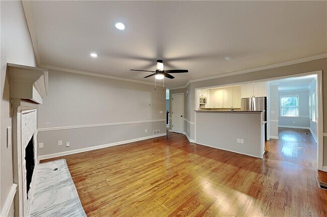 Foto del edificio - 2427 Brookvine Ln