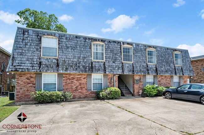 LOCATED MINUTES FROM LSU BASEBALL/FOOTBALL FIELD! 2 BED, 1 BATH! - LOCATED MINUTES FROM LSU BASEBALL/FOOTBALL FIELD! 2 BED, 1 BATH! House