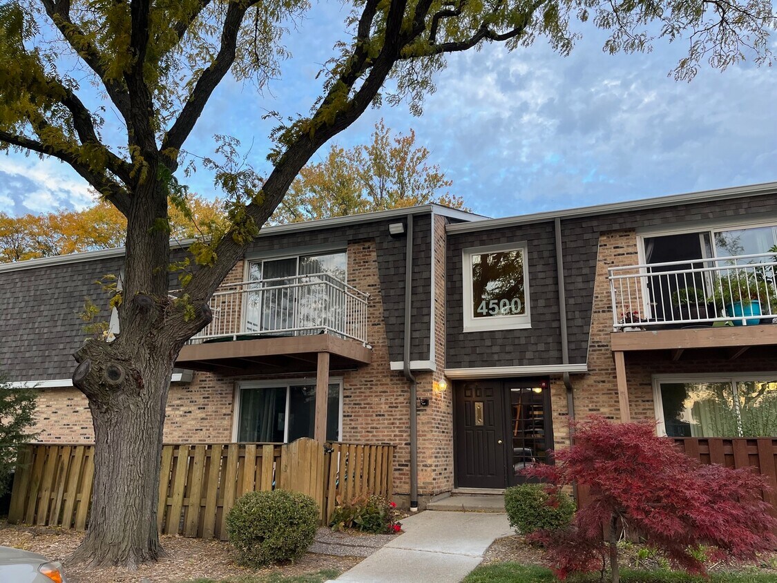4500 Kings Walk Dr Unit 2A, Rolling Meadows, IL 60008 Condo for Rent in Rolling Meadows, IL