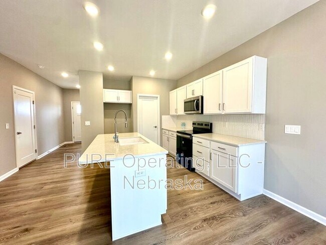 Foto del edificio - 17451 Tucker St