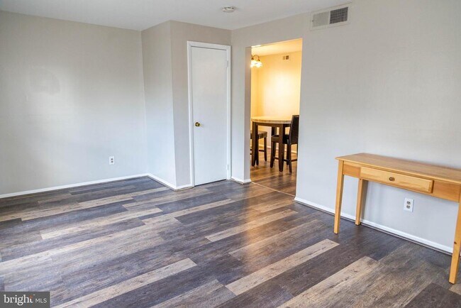 Foto del edificio - 12 W Wayne Terrace