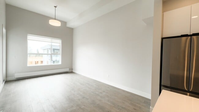 Building Photo - 13458 95 Av