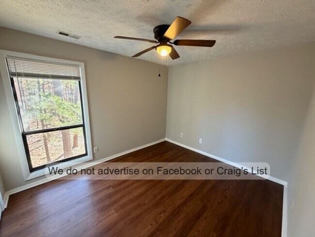 Foto del edificio - Briarcliff Condos- Tryon Drive