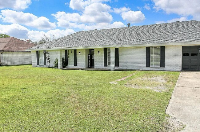 Building Photo - 2712 Mary Ann Dr