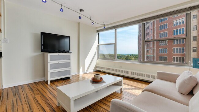 Foto del edificio - 3900 N Lake Shore Dr