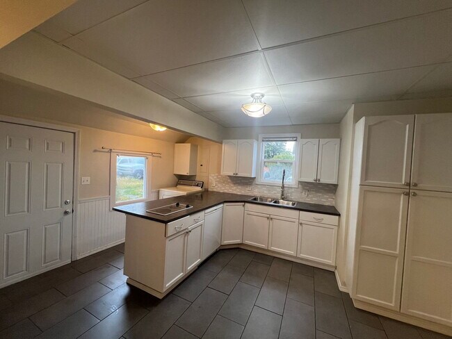 Foto del edificio - Prime Lakeway Location – Minutes to WWU, Whole Foods, I-5 & Downtown Bellingham