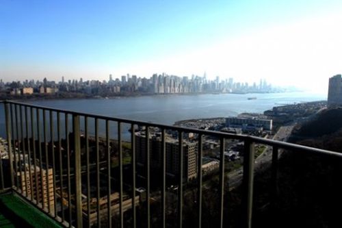Foto del edificio - 8200 Boulevard E