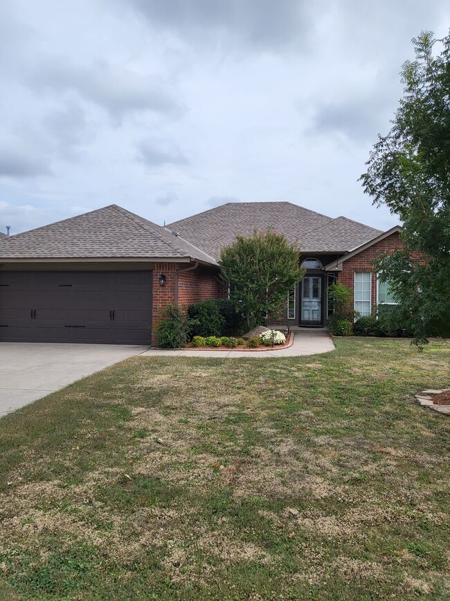 Photo - (3) Bed/(2) Bath + Study/Office in NW Norman! Storm Shelter! Neighborhood Pool! House