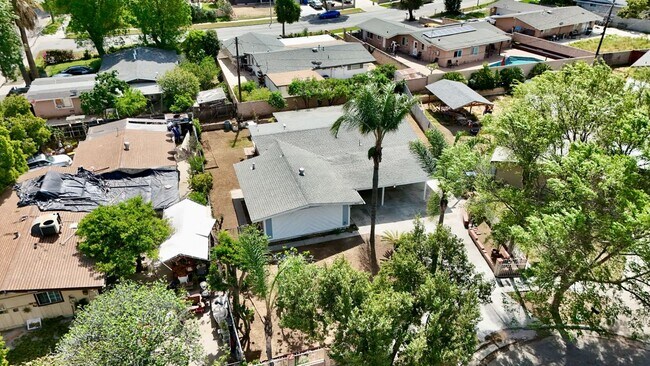 Foto del edificio - 8842 Mentone Pl