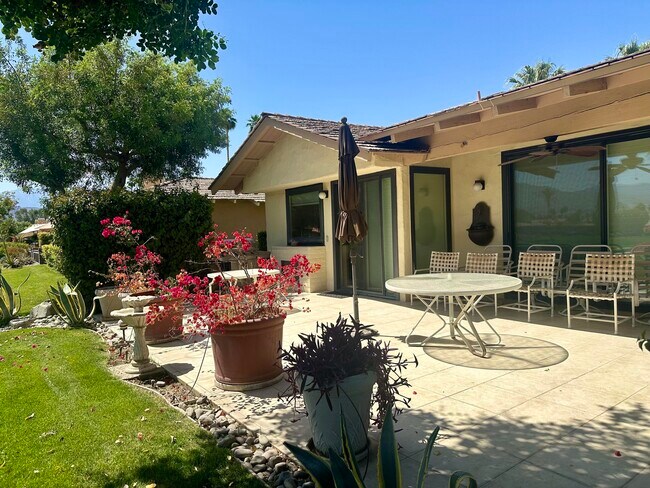Building Photo - 433 N Sierra Madre
