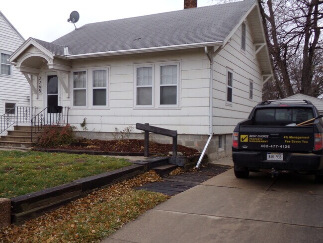 Foto del edificio - Very Nice 2 BR Plus House with Fenced Yard