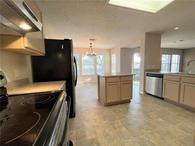 Building Photo - 1900 Marysol Trail