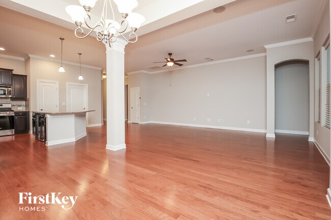 Building Photo - 215 Topsaw Ln