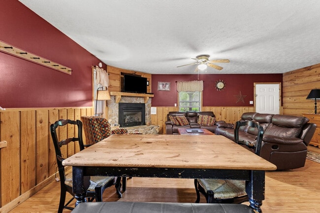 Building Photo - 517 Birch Hollow