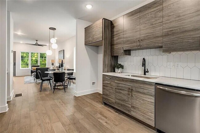 Foto del edificio - 1436 Walker Pl SE