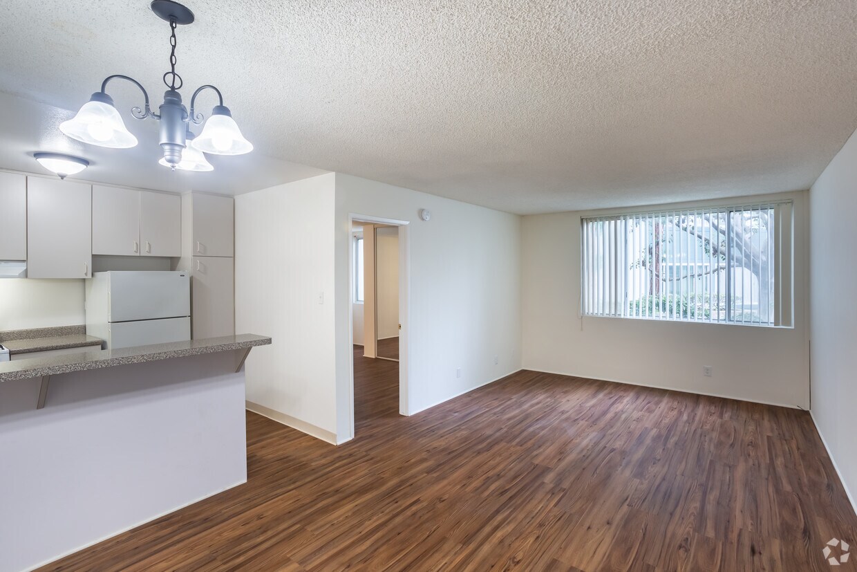 Windward Village Apartments In Venice