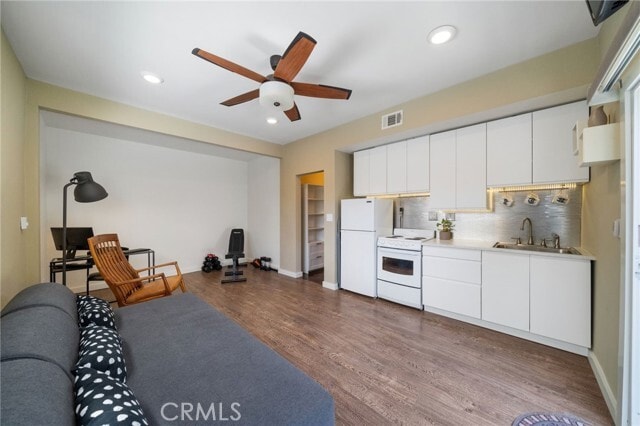 Building Photo - 215 Monterey Dr