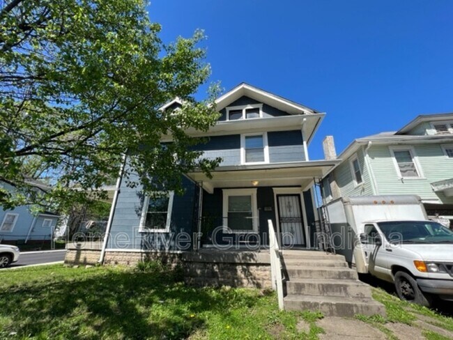 Foto del edificio - 3504 N Kenwood Ave