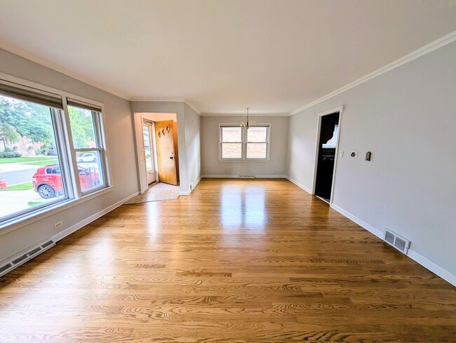 Living room & dining room - 4932 N Normandy Ave