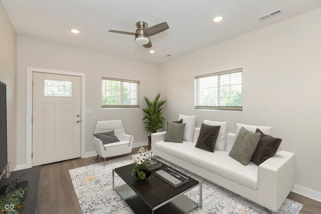 Building Photo - 228 N Randolph St