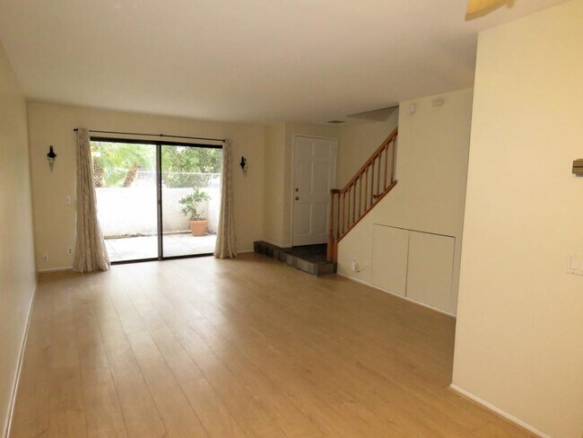 Foto del edificio - 2680 N Lake Ave. #2