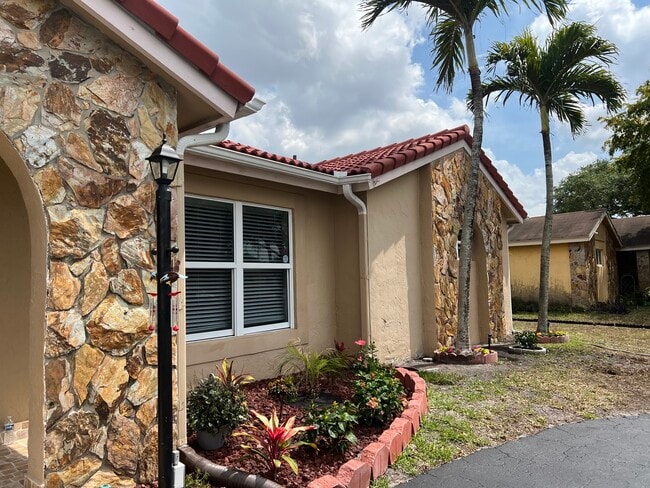 Building Photo - 5020 SW 120th Ave